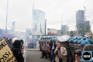 Il fronteggiamento con le forze dell'ordine.