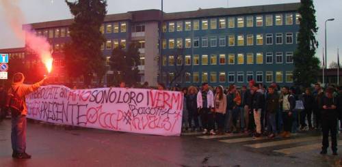 #DefendVaralli: diretta dal presidio di solidarietà!