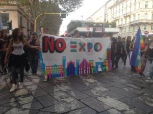 Il corteo verso gli Expo-gate!