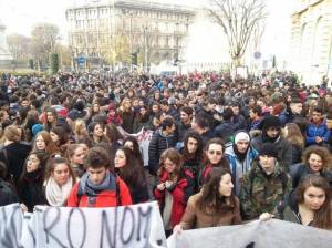 Largo Cairoli, il corteo parte!