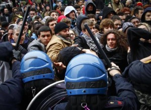 Brescia: sciopero europeo, manifestazione e cariche della polizia
