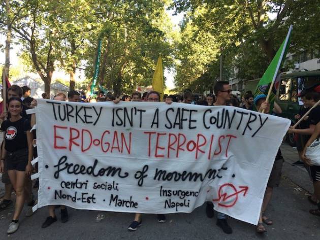 [DallaRete] Salonicco – “Erdogan terrorist!”, il NoBorderCamp a fianco della Turchia che resiste