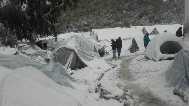 [DallaRete] Grecia e Balcani: migliaia di persone bloccate al gelo a causa delle politiche europee