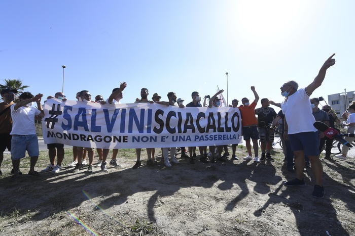 Salvini cerca voti e cavalca la protesta anti-bulgari