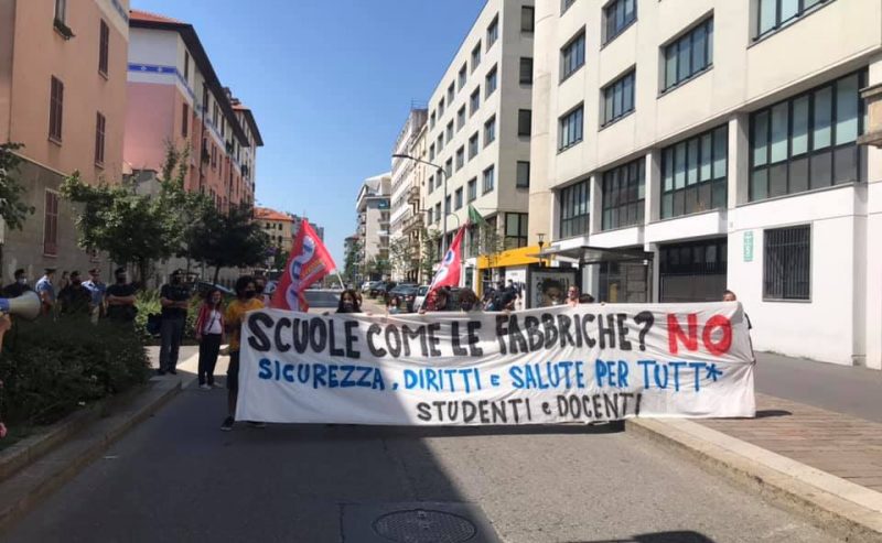 Milano – Nuova contestazione alla Ministra Azzolina