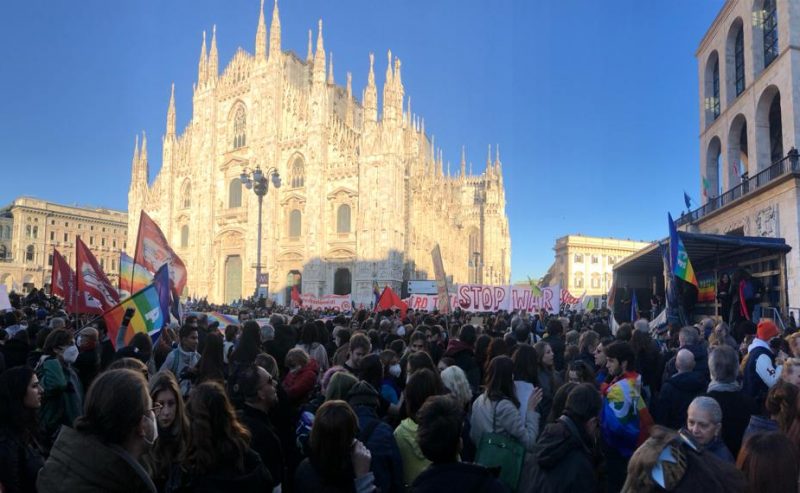 Milano, la più grande manifestazione contro la guerra dai tempi dell’invasione dell’Iraq