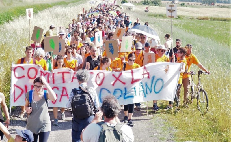 In 10mila per Coltano e San Rossore: «Basta armi, basta basi militari»