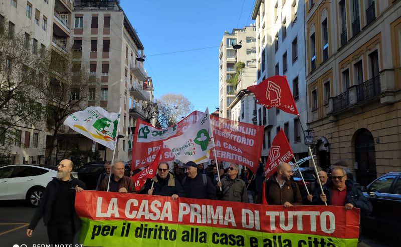 Emergenza casa: i sindacati inquilini davanti a Palazzo Marino