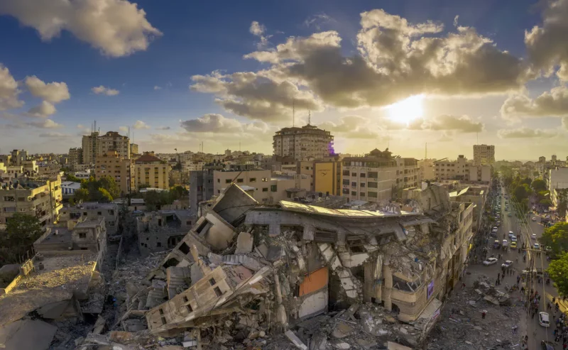 Gaza tra bombardamenti e blackout: “Siamo fisicamente e mentalmente terrorizzati”