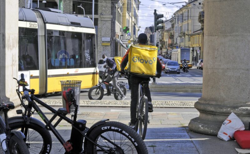 Sfruttamento e caporalato, Glovo commissariata