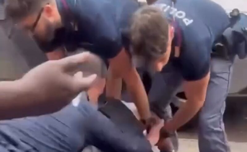 Ancora abusi: uomo aggredito e fermato dalla Polizia perché nero