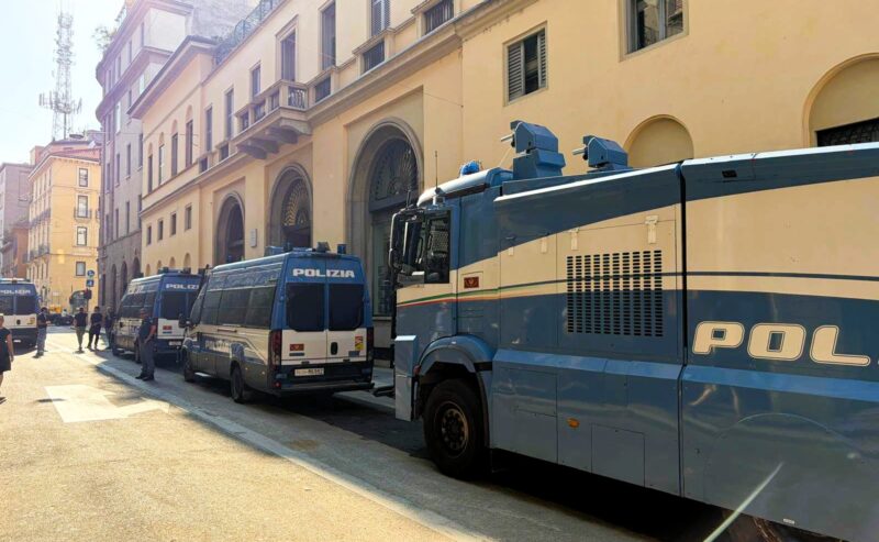 Milano, prima applicazione del Decreto Sicurezza: 43 multe fino a 2.400 euro per aver gridato in corteo